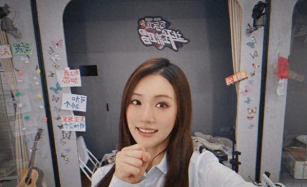 51我也要配资 张凯丽也没想到，27岁的女儿就是上了一档综艺，风评就突然反转了